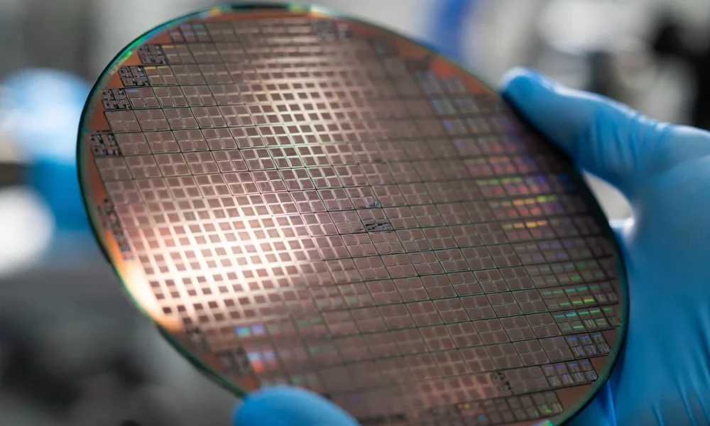 Samsung Foundry 2nm chip design alliances with Synopsys and Cadence explained for investors.
